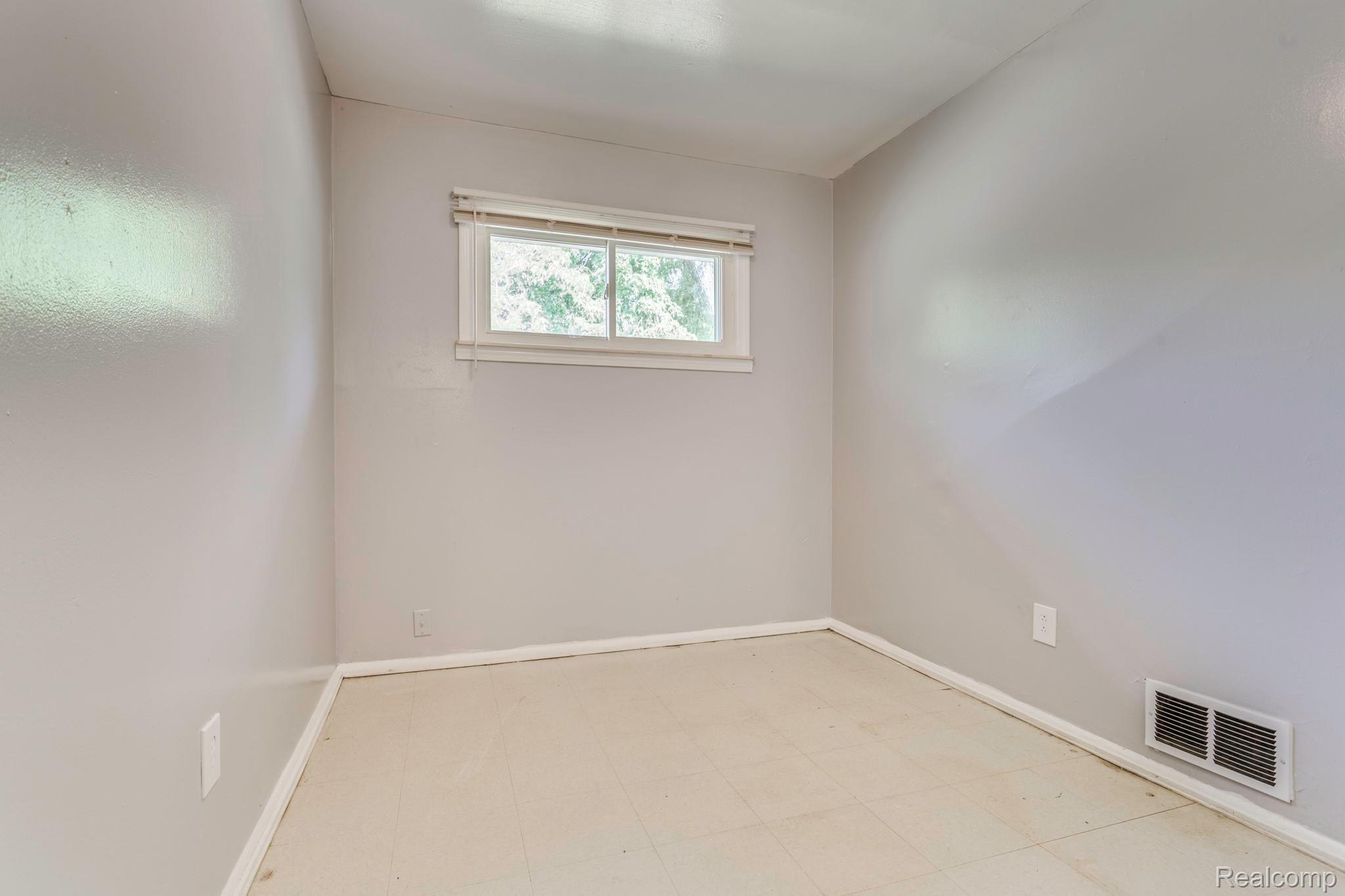 27006 Florence Street Inkster, MI 48141 - Photo 9 of 20 27006 Florence St-15.jpg