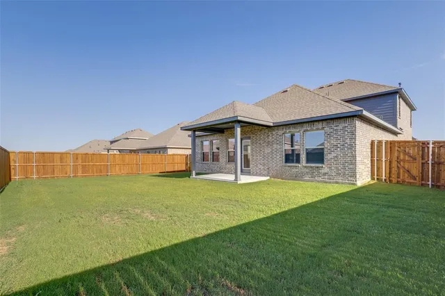 $2,500 | 529 Ridgewood Drive, Van Alstyne, TX 75495