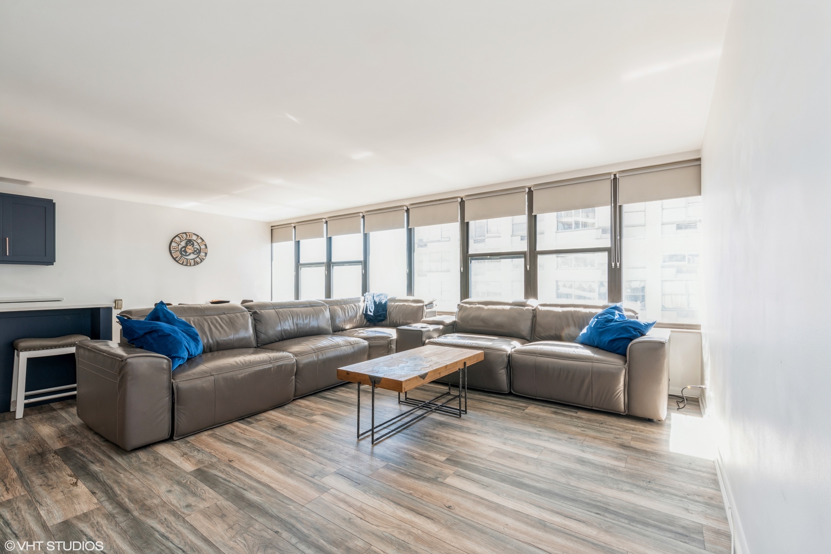 5801 North Sheridan Road, Unit 16E Chicago, IL 60660 - Photo 7 of 12 a living room with furniture and a large window