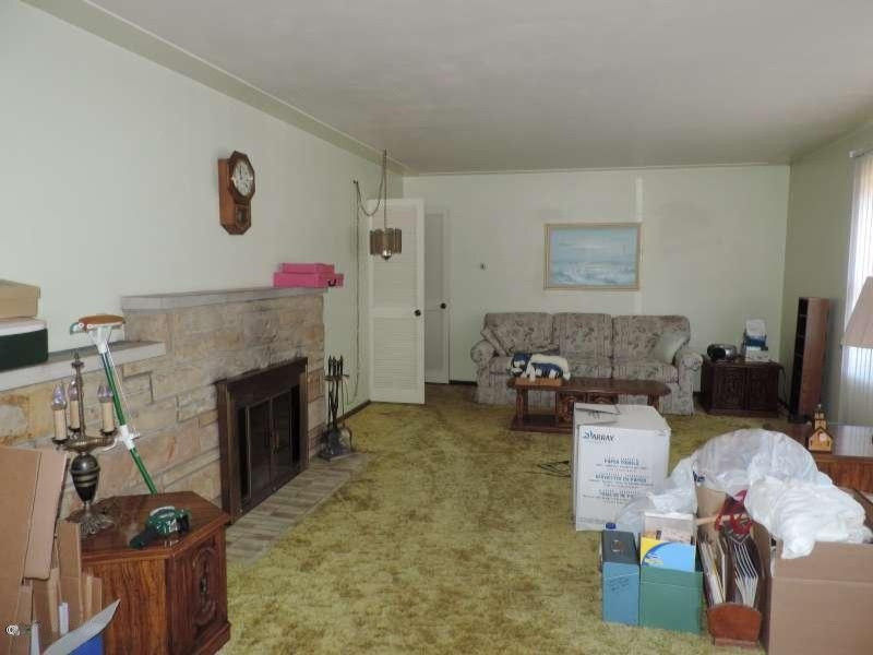 1191 Hampden Road Muskegon, MI 49441 - Photo 3 of 11 DSCN9035