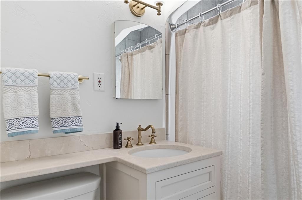 5420 Fairway Road Fairway, KS 66205 - Photo 20 of 44