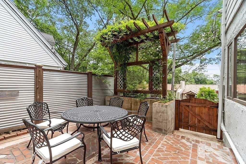 8 Chesterford Road Winchester, MA 01890 - Photo 11 of 42 Gallery Image 11