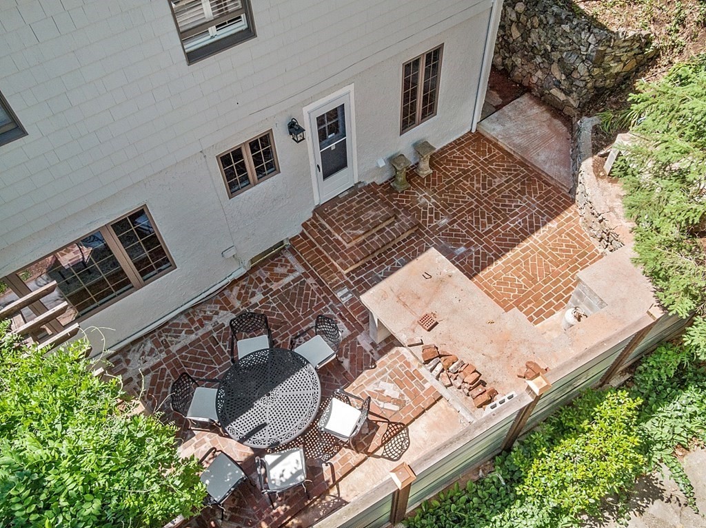 8 Chesterford Road Winchester, MA 01890 - Photo 12 of 42 Gallery Image 12