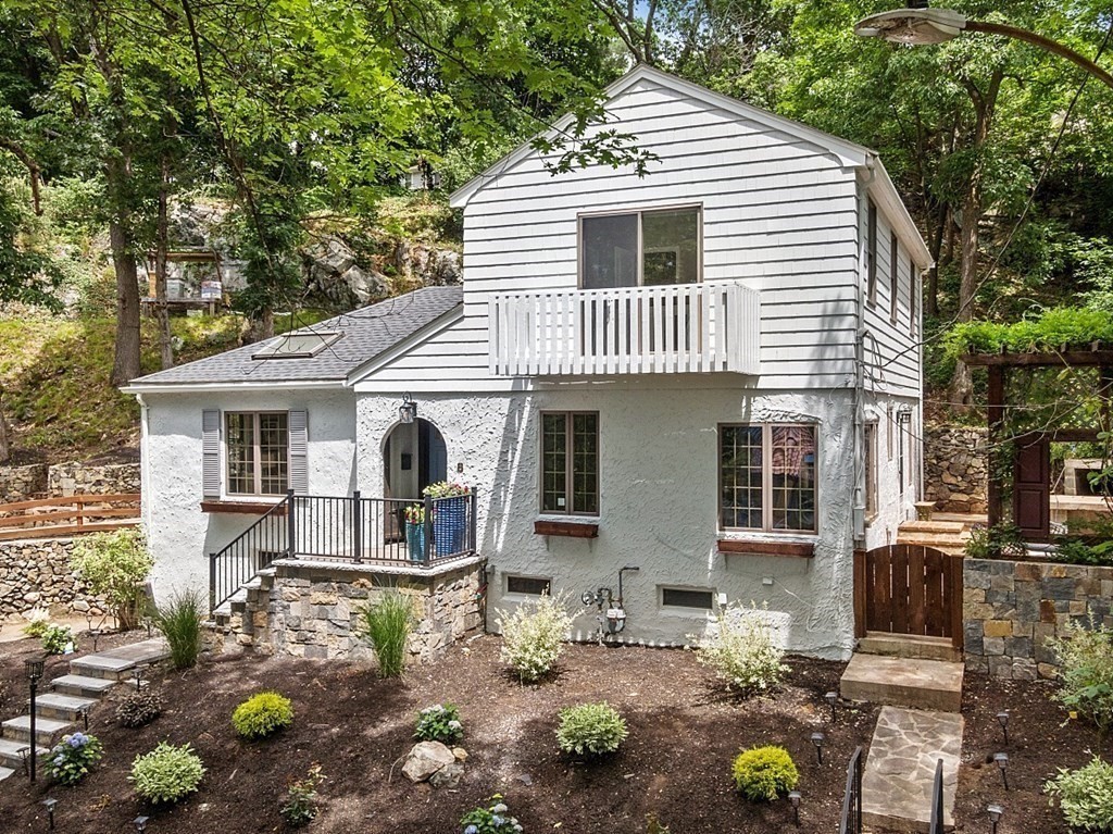 8 Chesterford Road Winchester, MA 01890 - Photo 5 of 42 Gallery Image 5
