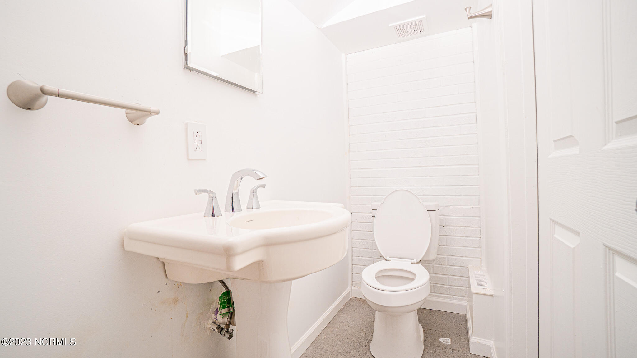 1105 Sycamore Road Kinston, NC 28501 - Photo 10 of 26 Interior (19)