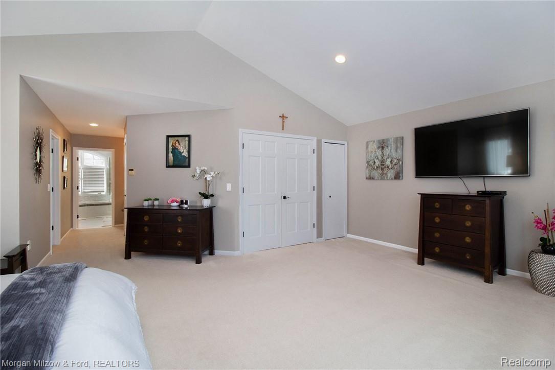 7882 Woodview Road Clarkston, MI 48348 - Photo 22 of 49 Vaulted master w/ walk-in closet