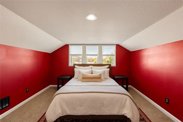 $214,950 | 10617 East 18 Street South, Independence, MO 64052