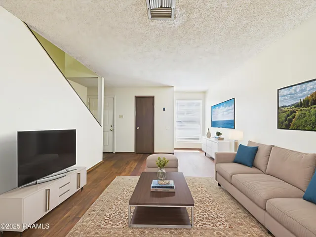 $950 | 201 High Meadows Boulevard, Unit 220, Lafayette, LA 70507