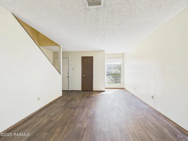 $950 | 201 High Meadows Boulevard, Unit 220, Lafayette, LA 70507