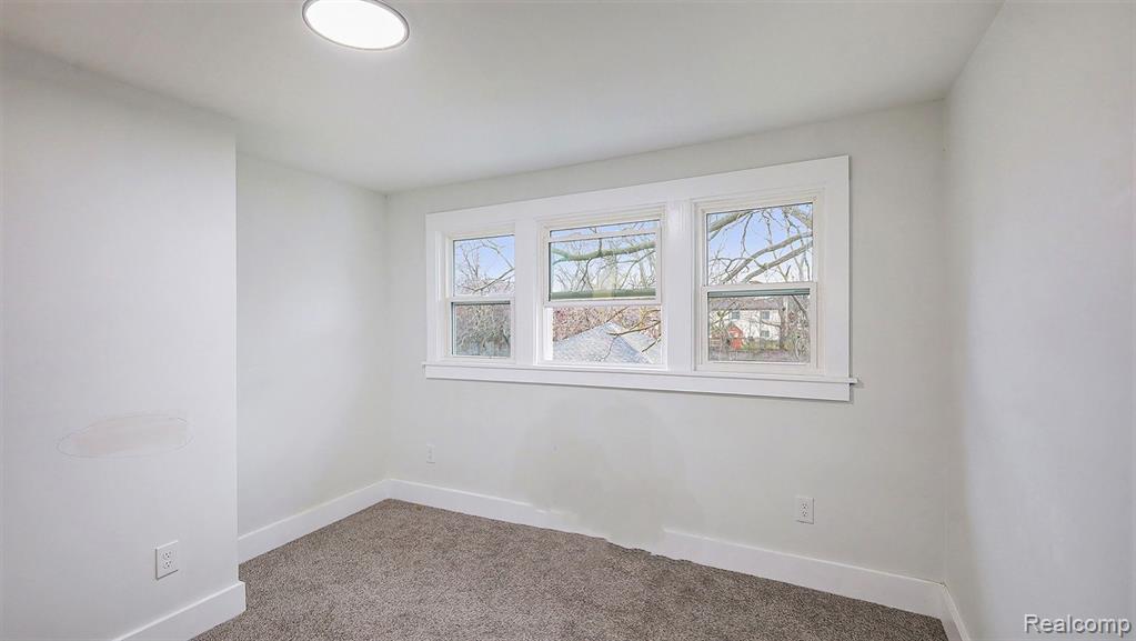 369 West Iroquois Road Pontiac, MI 48341 - Photo 16 of 23 Gallery Image 16