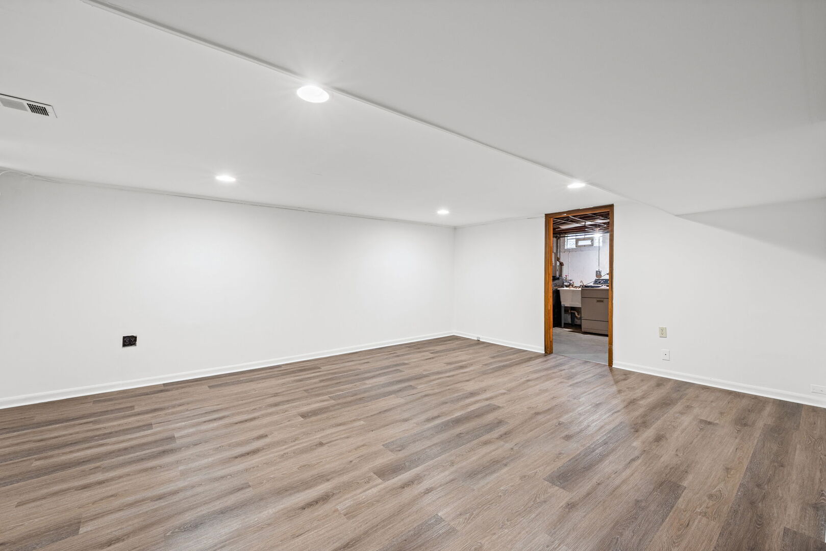 9543 Sumac Road, Unit G Des Plaines, IL 60016 - Photo 4 of 29 Gallery Image 4