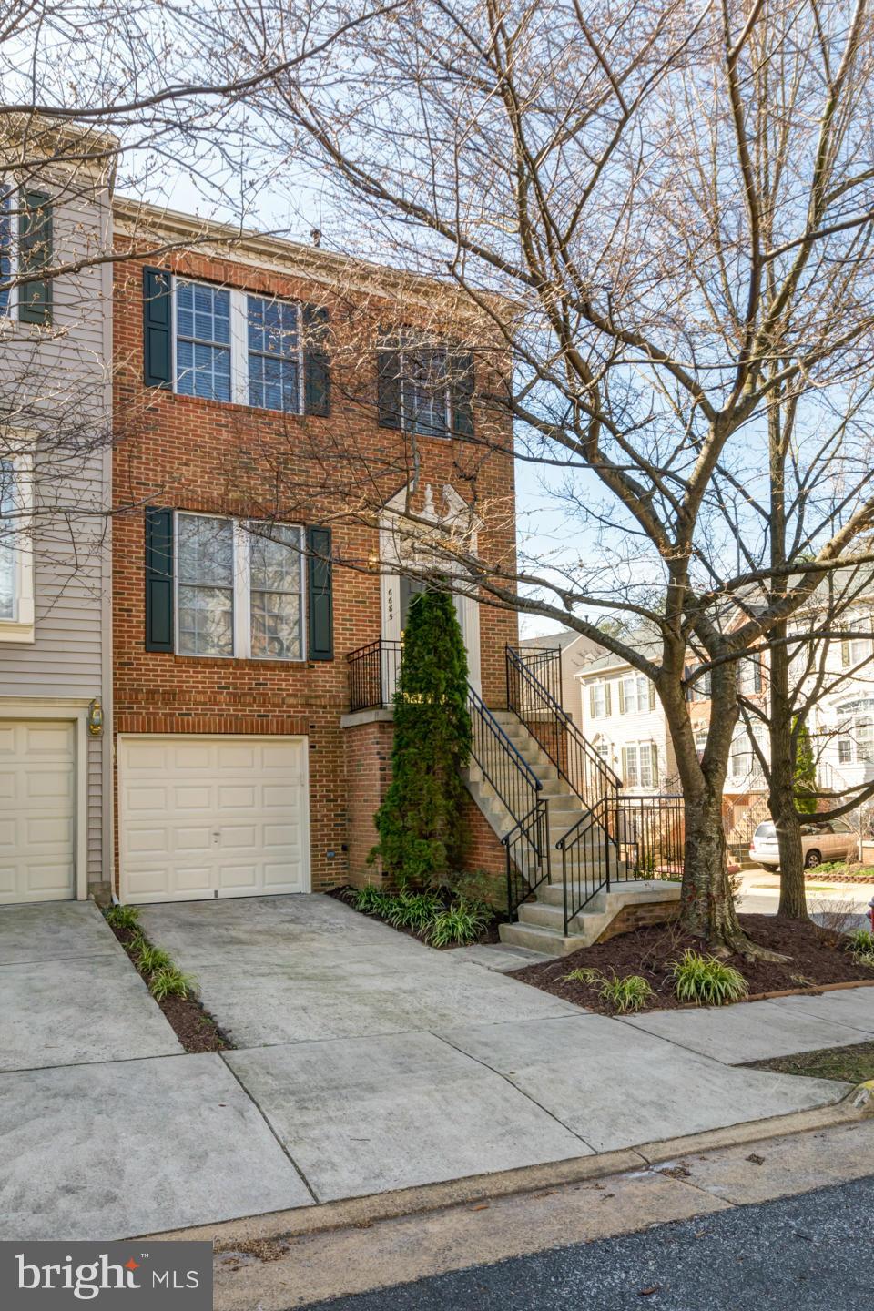 6685 Debra Lu Way Springfield, VA 22150 - Photo 1 of 29 Exterior (Front)