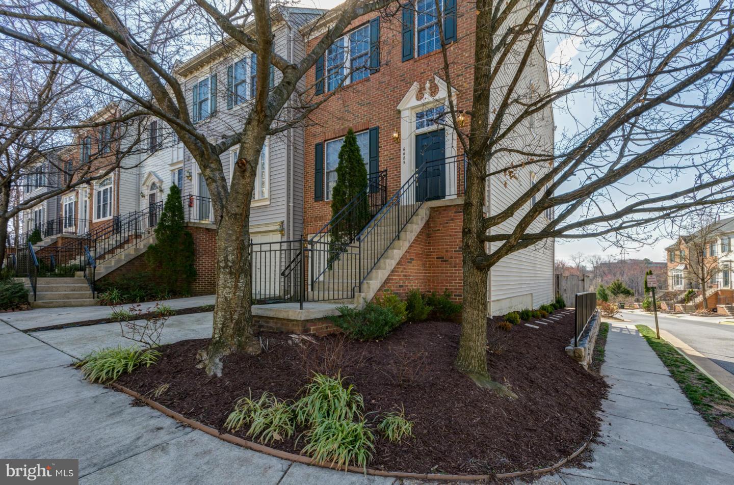 6685 Debra Lu Way Springfield, VA 22150 - Photo 2 of 29 Exterior (General)