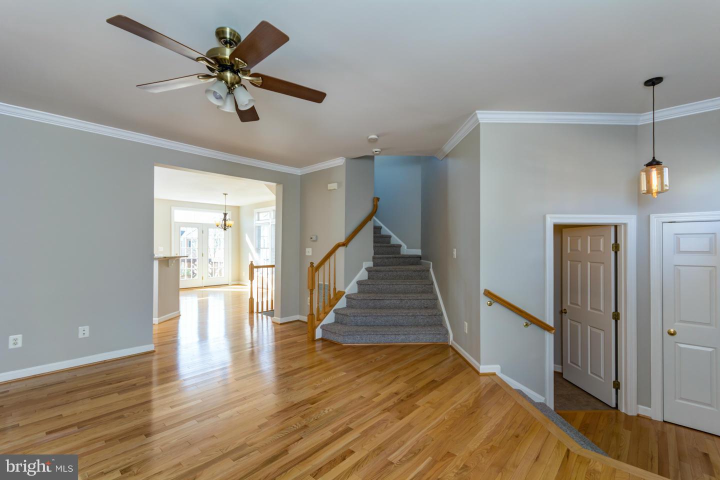 6685 Debra Lu Way Springfield, VA 22150 - Photo 11 of 29 Family Room