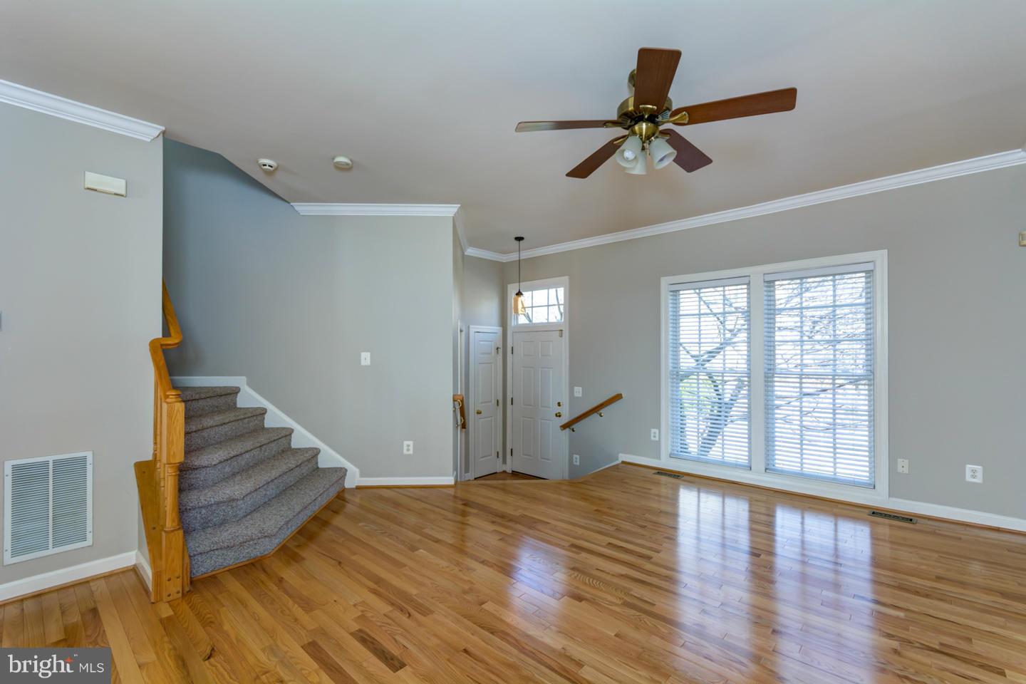 6685 Debra Lu Way Springfield, VA 22150 - Photo 12 of 29 Living Room