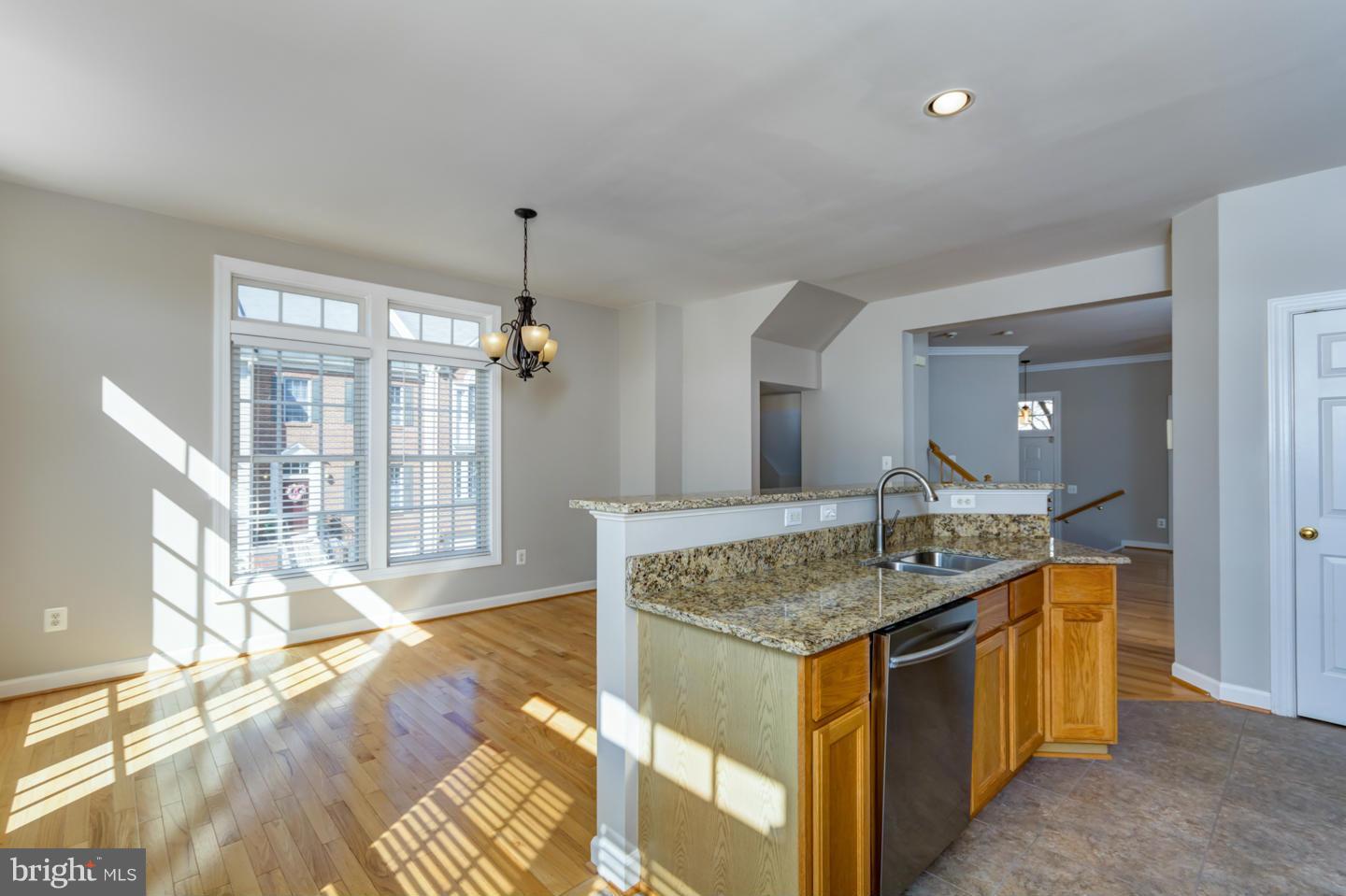 6685 Debra Lu Way Springfield, VA 22150 - Photo 6 of 29 Kitchen