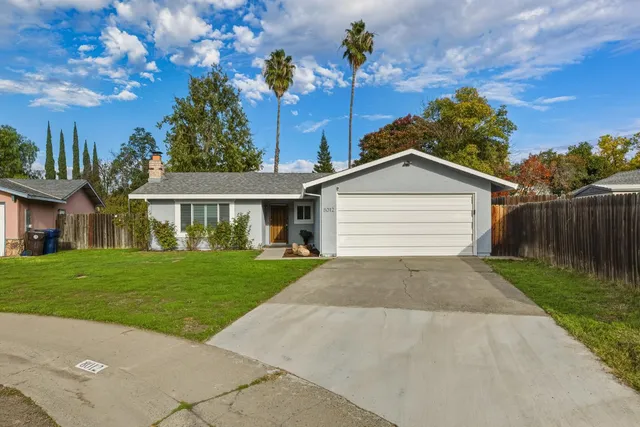 a view of a yard in front of a house with a big yard