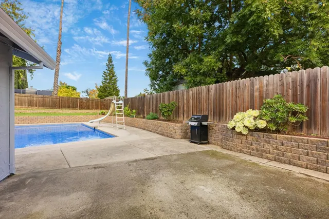 a view of a house with a yard and a fountain