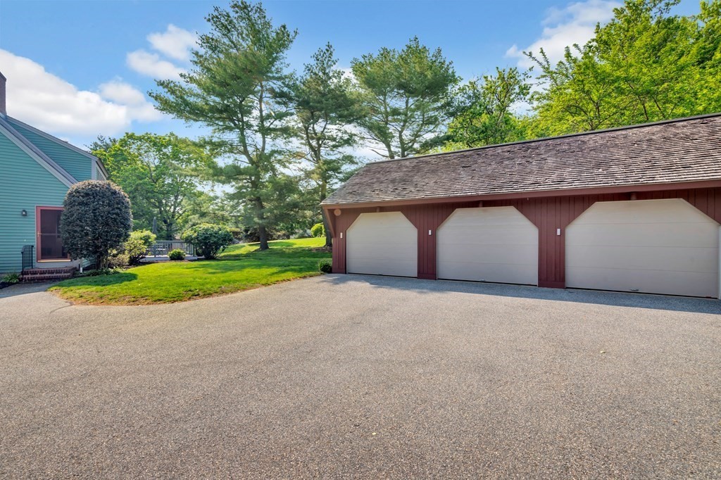 68 Potter Pond, Unit 68 Lexington, MA 02421 - Photo 28 of 28 a view of a house with backyard and garden