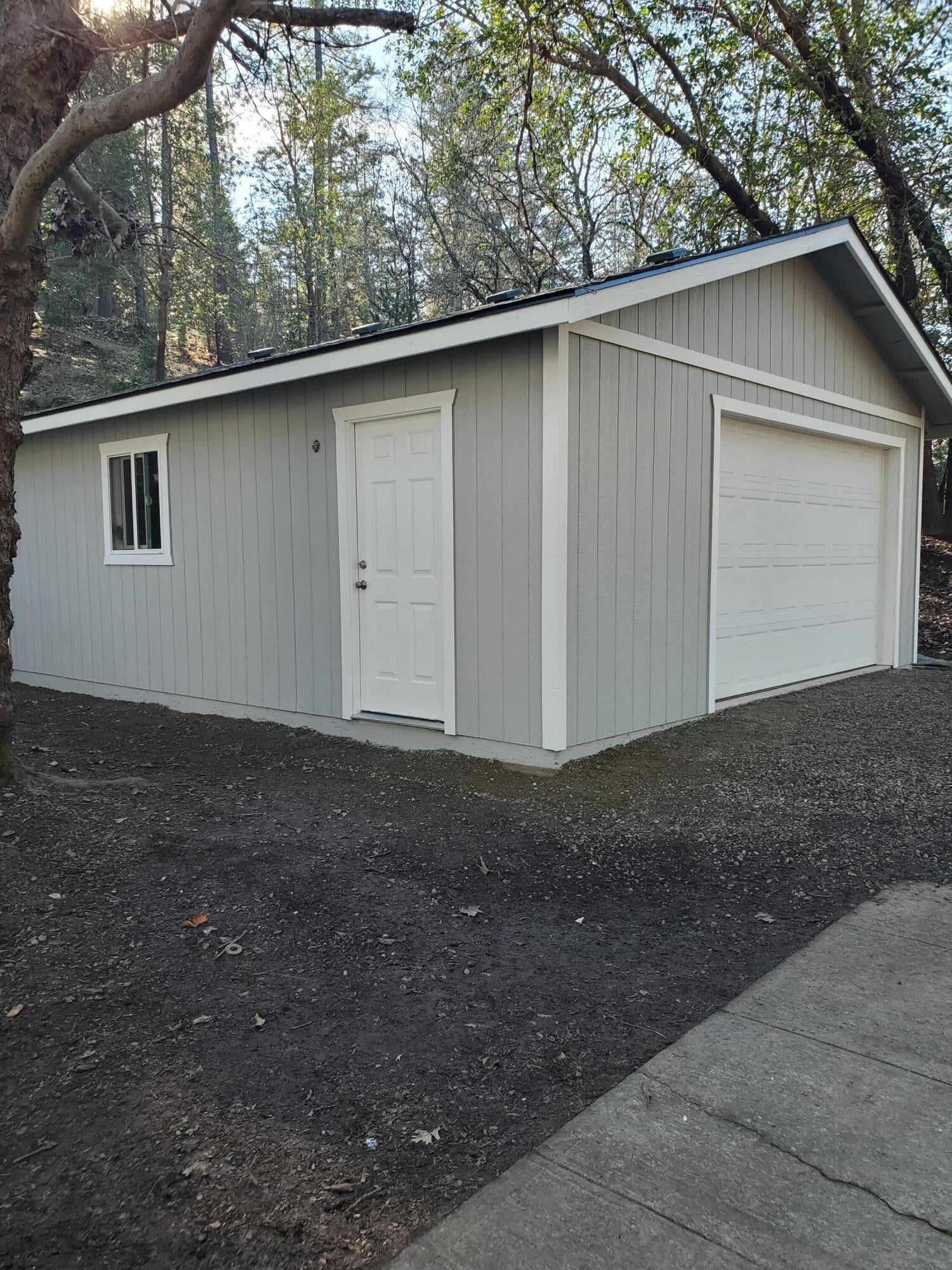 871 Walker Road Grants Pass, OR 97527 - Photo 4 of 29 Garage