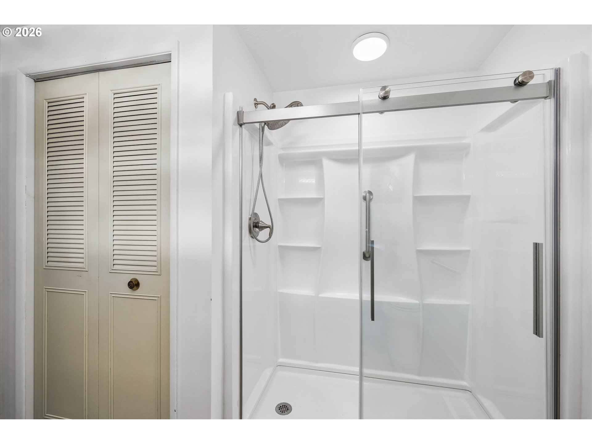 619 Blackstone Street Springfield, OR 97477 - Photo 25 of 34 Bathroom