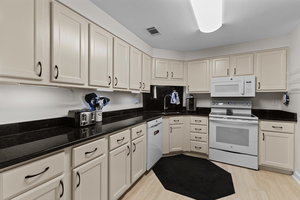 770 Salisbury Street, Unit 346 Worcester, MA 01609 - Photo 13 of 26