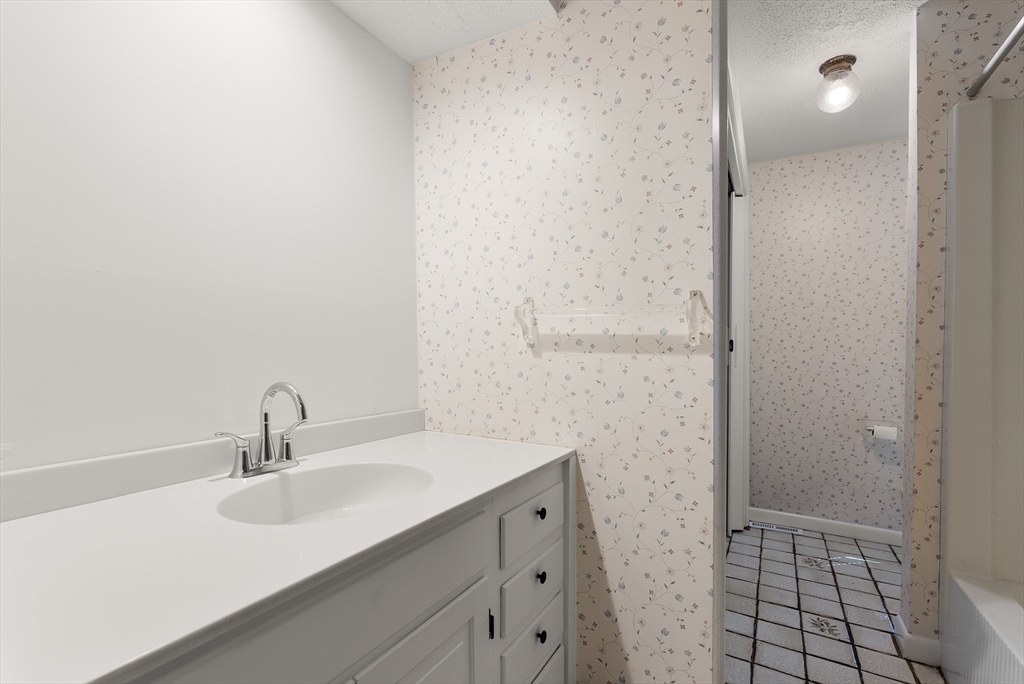 4 Tanglewood Road Manchester, MA 01944 - Photo 6 of 38 Gallery Image 6