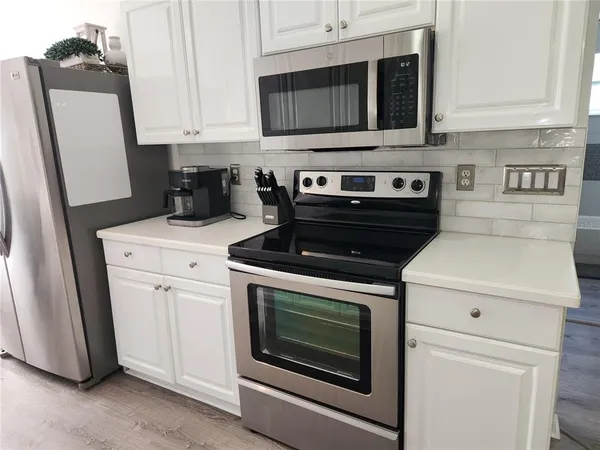 $2,400 | 6503 Fairway Gardens Drive, Bradenton, FL 34203