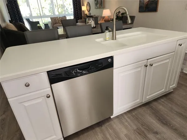 $2,400 | 6503 Fairway Gardens Drive, Bradenton, FL 34203