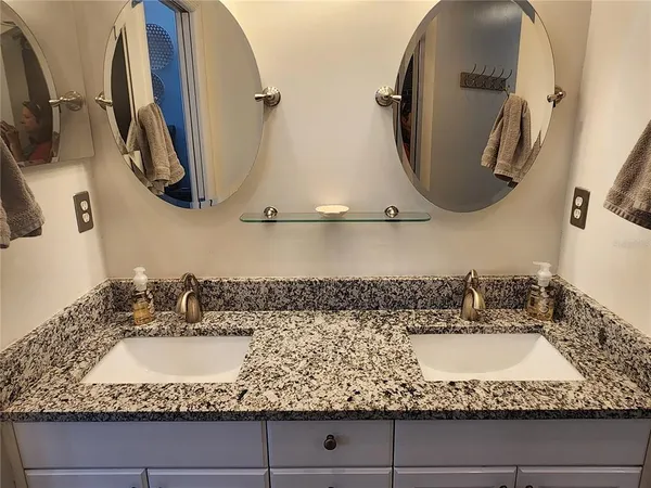 $2,400 | 6503 Fairway Gardens Drive, Bradenton, FL 34203