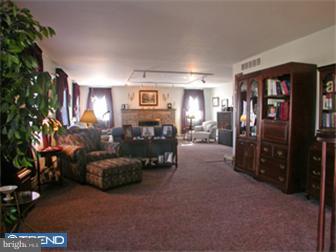 183 Robin Road Newtown, PA 18940 - Photo 2 of 12 Great Room