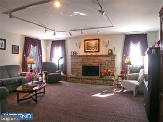 183 Robin Road Newtown, PA 18940 - Photo 3 of 12 Great Room