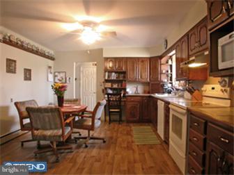 183 Robin Road Newtown, PA 18940 - Photo 6 of 12 Kitchen