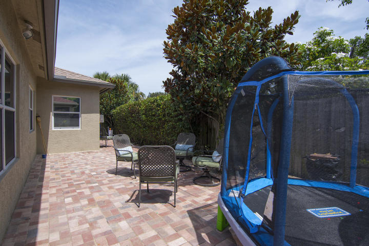 2025 Prairie Key Road Palm Springs, FL 33406 - Photo 19 of 20 Back yard 2