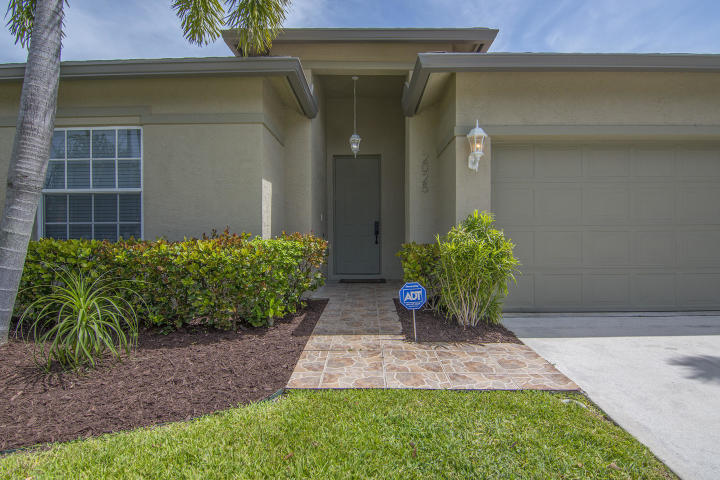 2025 Prairie Key Road Palm Springs, FL 33406 - Photo 3 of 20 Front of the house 3