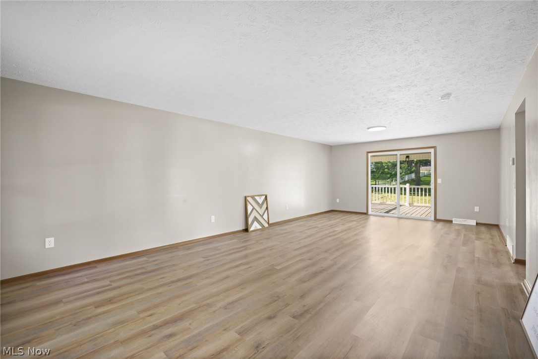 4694 Leone Road Northeast Louisville, OH 44641 - Photo 2 of 31