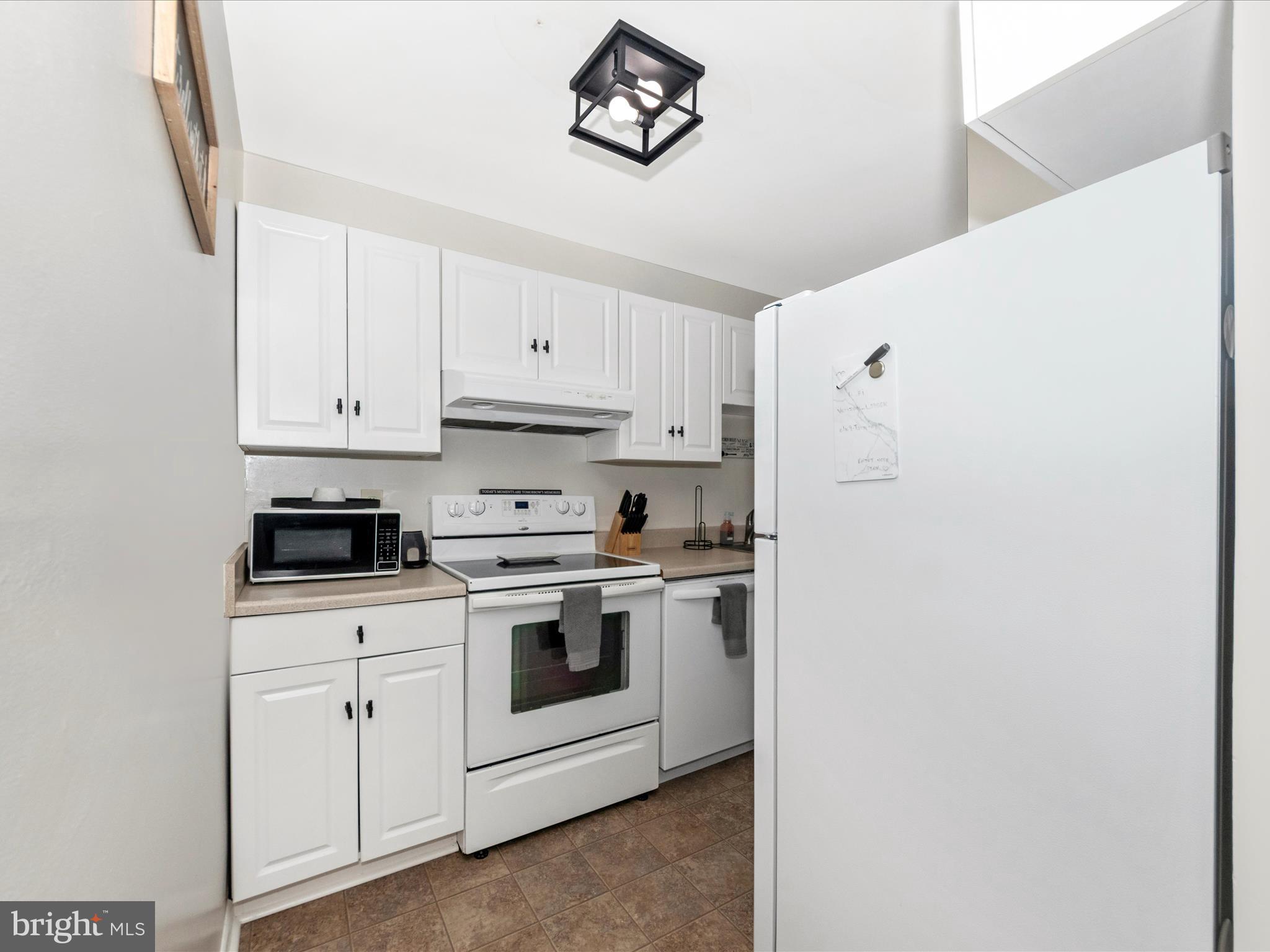 15716 Dorset Road, Unit 201 Laurel, MD 20707 - Photo 19 of 66 Kitchen