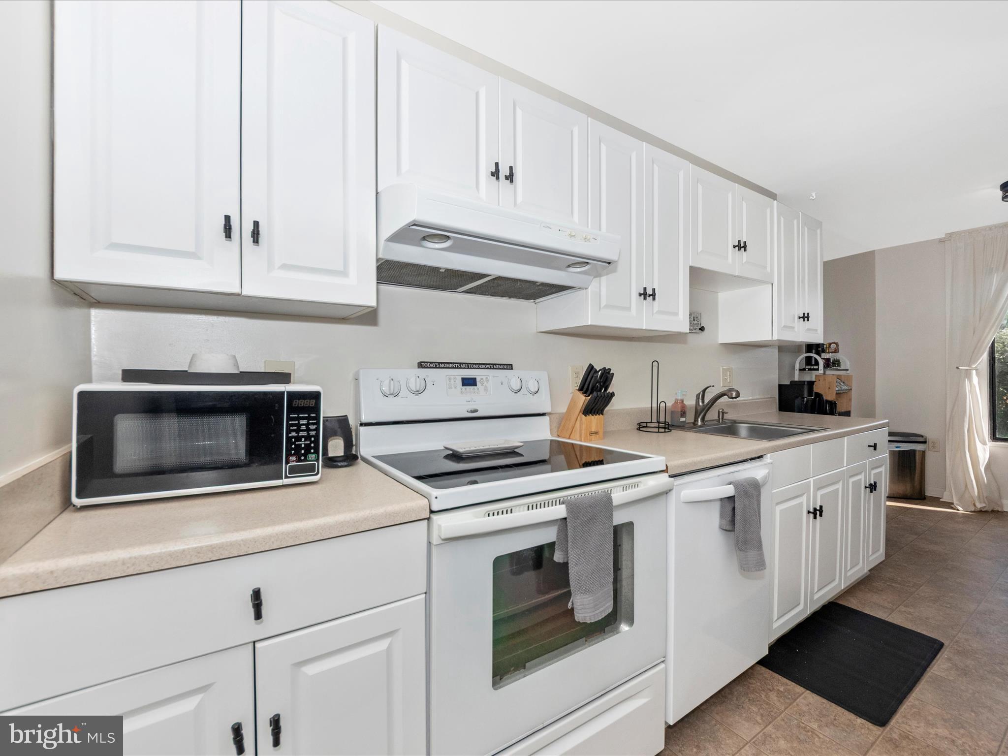 15716 Dorset Road, Unit 201 Laurel, MD 20707 - Photo 20 of 66 Kitchen