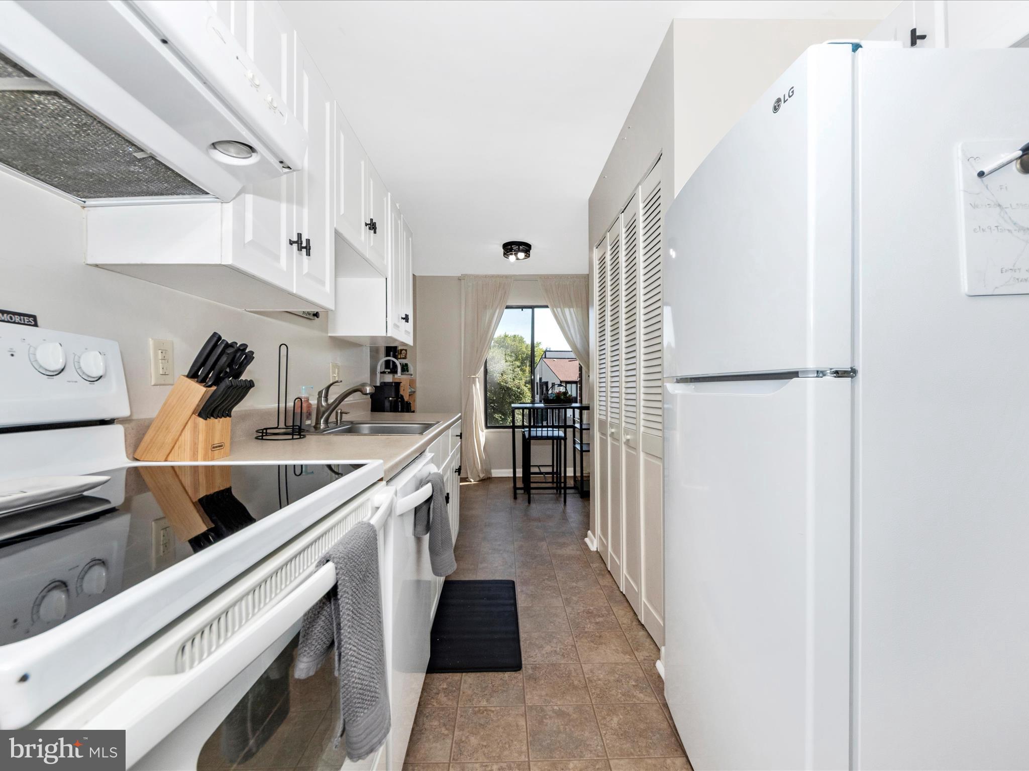 15716 Dorset Road, Unit 201 Laurel, MD 20707 - Photo 21 of 66 Kitchen