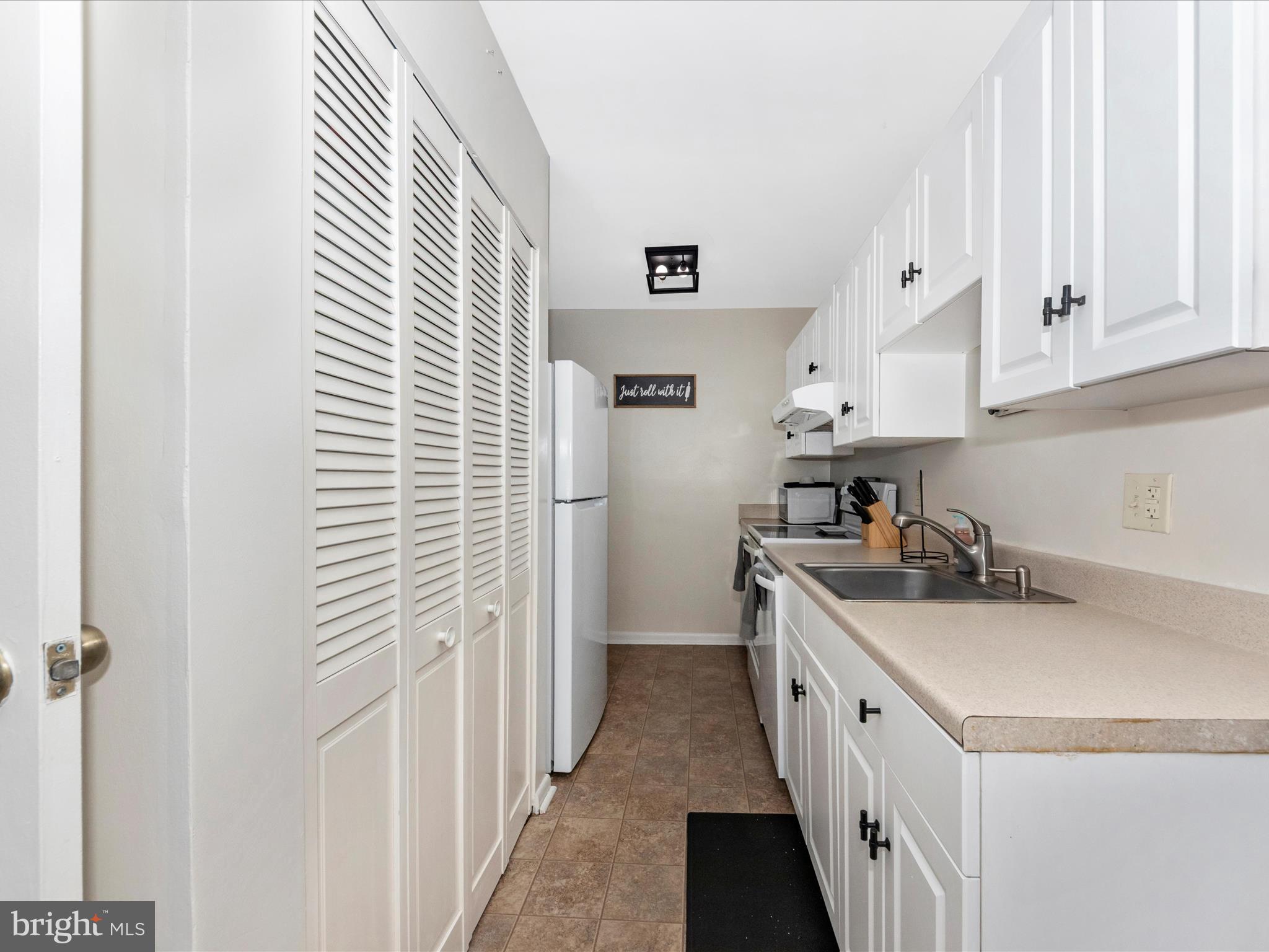 15716 Dorset Road, Unit 201 Laurel, MD 20707 - Photo 22 of 66 Kitchen