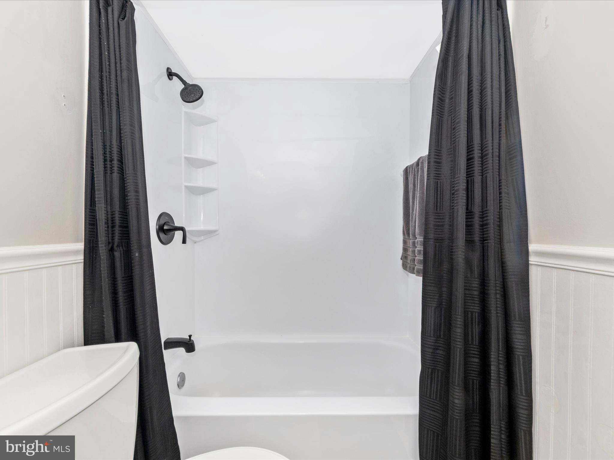 15716 Dorset Road, Unit 201 Laurel, MD 20707 - Photo 33 of 66 Primary Bathroom