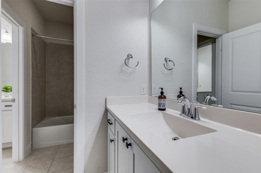 6816 Prompton Bend Irving, TX 75063 - Photo 19 of 38