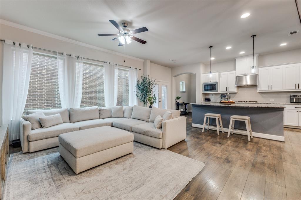 6816 Prompton Bend Irving, TX 75063 - Photo 5 of 38