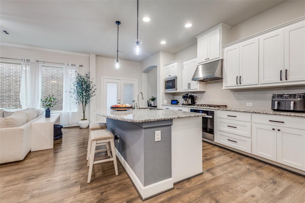 6816 Prompton Bend Irving, TX 75063 - Photo 9 of 38