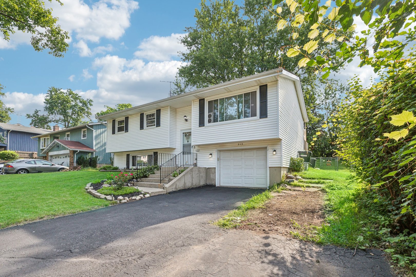 313 Crest Drive Cary, IL 60013 - Photo 2 of 33