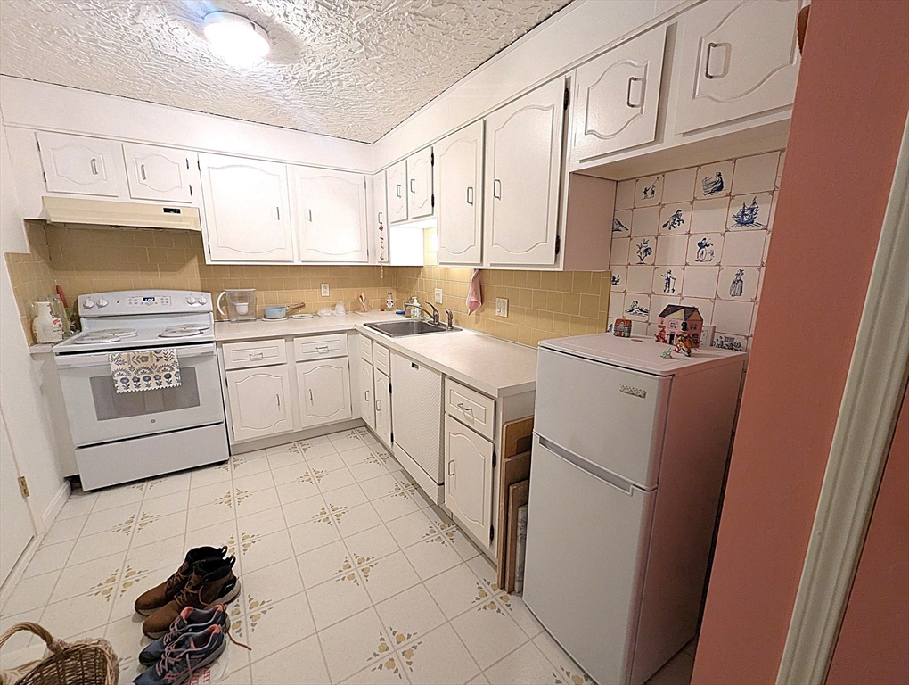 310 Codman Hill Road, Unit 33D Boxborough, MA 01719 - Photo 4 of 6