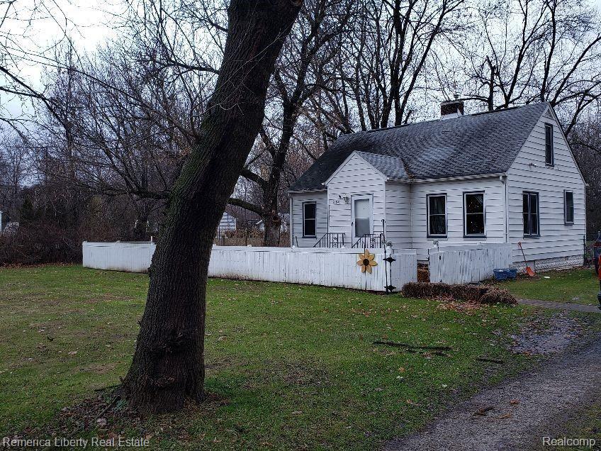 21846 Gill Road Farmington Hills, MI 48335 - Photo 2 of 28