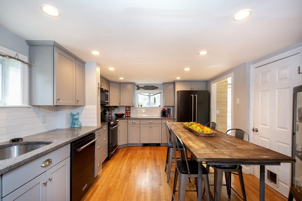 101 Booth Hill Road Scituate, MA 02066 - Photo 4 of 37 Gallery Image 4
