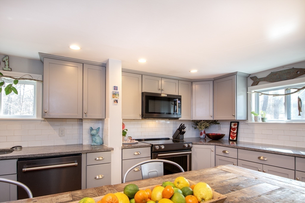101 Booth Hill Road Scituate, MA 02066 - Photo 5 of 37 Gallery Image 5