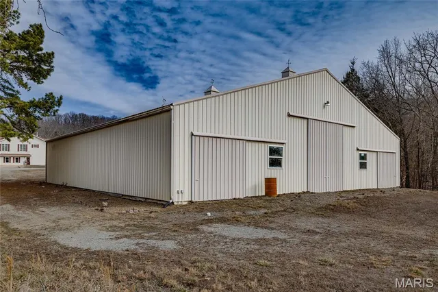 $1,000,000 | 107 Wildhorse Road, Farmington, MO 63640